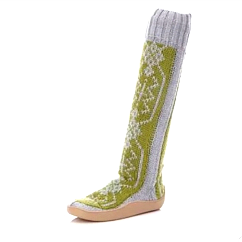 Knee-high knit booties size 8